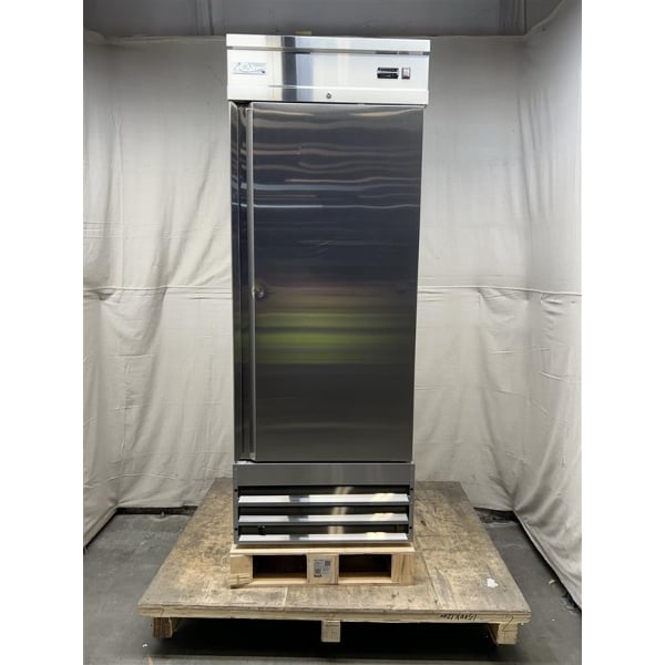 Scratch and Dent Avantco SS-1F-HC 29" Stainless Steel Solid Door Reach-In Freezer