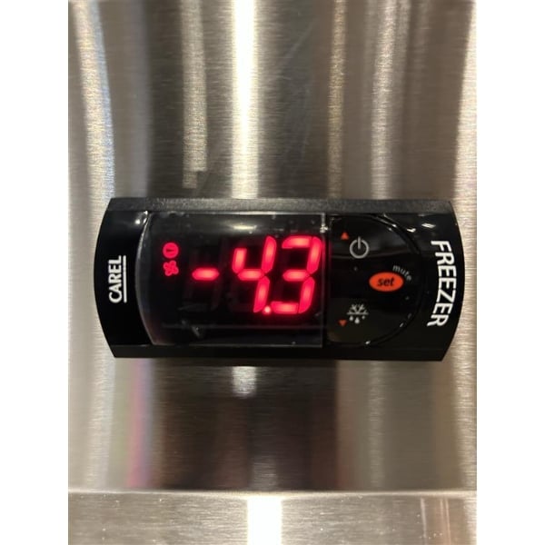 Scratch and Dent Avantco SS-1F-HC 29" Stainless Steel Solid Door Reach-In Freezer
