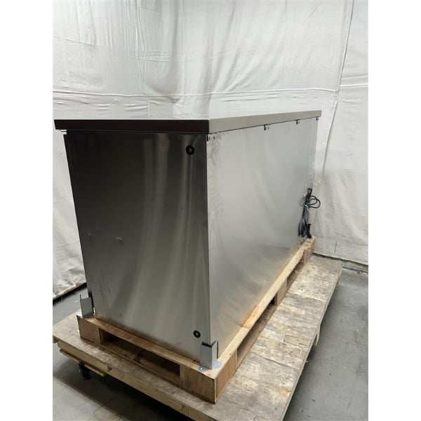 Scratch and Dent Avantco UDD-2-HC-S Four Tap Kegerator Beer Dispenser - Stainless Steel, (2) 1/2 Keg Capacity