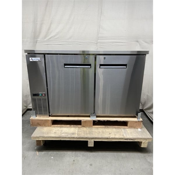 Scratch and Dent Avantco UDD-2-HC-S Four Tap Kegerator Beer Dispenser - Stainless Steel, (2) 1/2 Keg Capacity