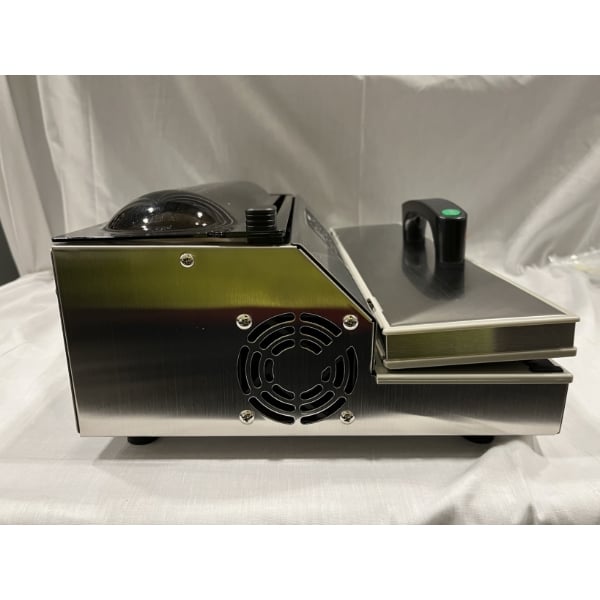 Scratch and Dent VacPak-It Ultima UVME16SS Vacuum Packing Machine with 16" Seal Bar, Roll Cutter, and Dual Piston Dry Pump - 120V, 550W