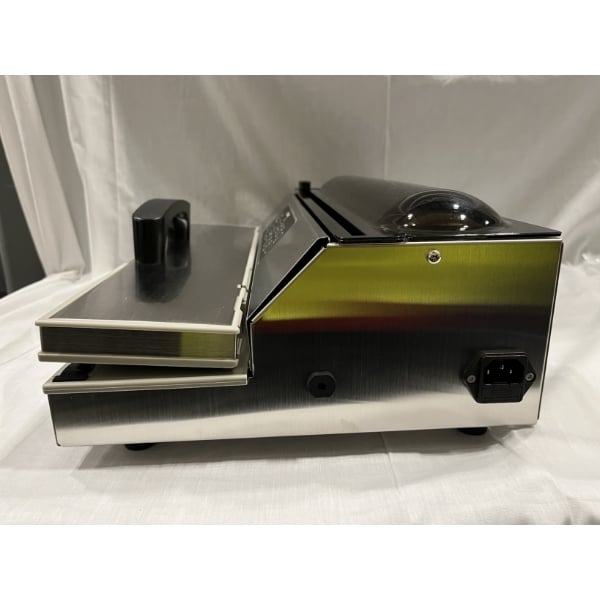 Scratch and Dent VacPak-It Ultima UVME16SS Vacuum Packing Machine with 16" Seal Bar, Roll Cutter, and Dual Piston Dry Pump - 120V, 550W
