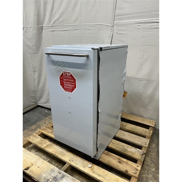 Scratch and Dent Scotsman CU50GAX-1A 14 7/8" Air-Cooled Undercounter Gourmet Cube Ice Machine with 26 lb. Storage Bin - 65 lb., 115V