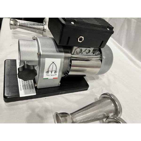 Scratch and Dent Tre Spade Med Junior Electric Tomato Mill F17400 - 2/5 hp, 300W