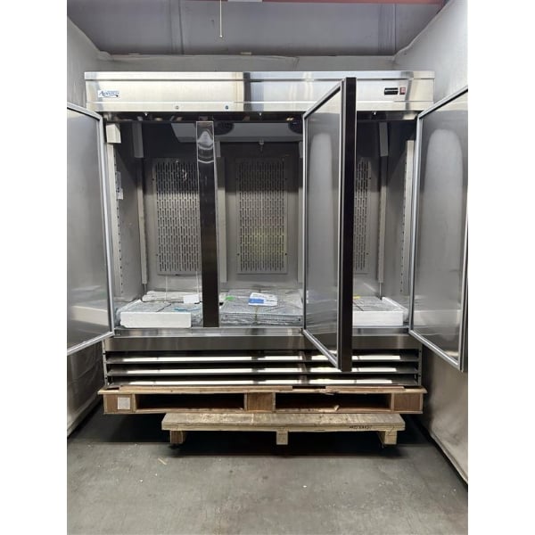 Scratch and Dent Avantco SS-3R-HC 81 5/16" Stainless Steel Solid Door Reach-In Refrigerator