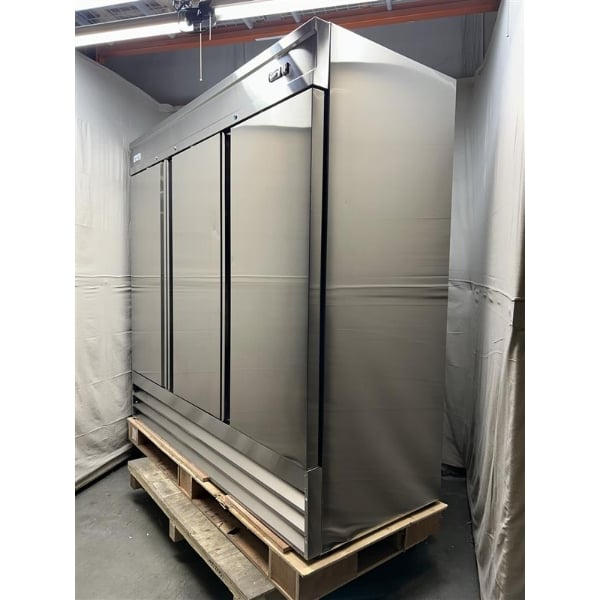 Scratch and Dent Avantco SS-3R-HC 81 5/16" Stainless Steel Solid Door Reach-In Refrigerator