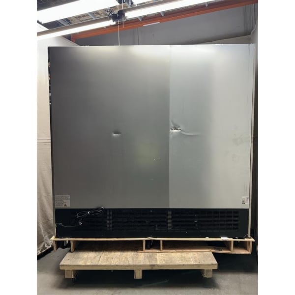 Scratch and Dent Avantco SS-3R-HC 81 5/16" Stainless Steel Solid Door Reach-In Refrigerator