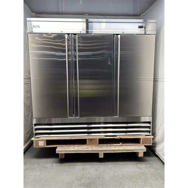 Scratch and Dent Avantco SS-3R-HC 81 5/16" Stainless Steel Solid Door Reach-In Refrigerator