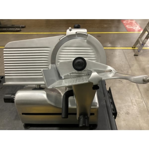 Scratch and Dent Globe G12A 12" Automatic Slicer - 1/2 hp