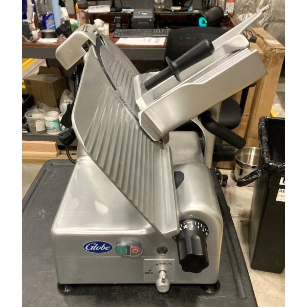 Scratch and Dent Globe G12A 12" Automatic Slicer - 1/2 hp