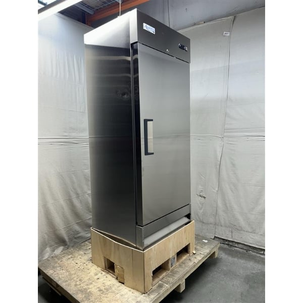 Scratch and Dent Avantco A-19F-HC 29" Solid Door Reach-In Freezer