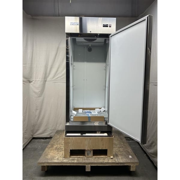 Scratch and Dent Avantco A-19F-HC 29" Solid Door Reach-In Freezer