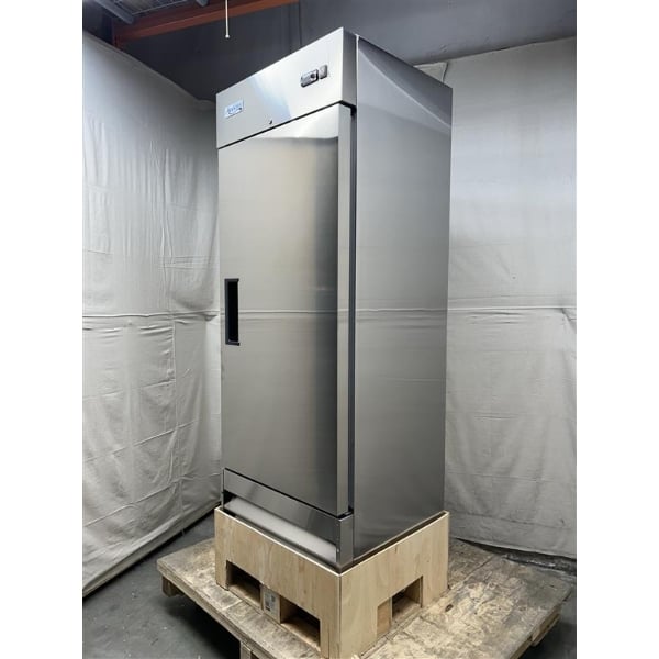 Scratch and Dent Avantco A-19F-HC 29" Solid Door Reach-In Freezer
