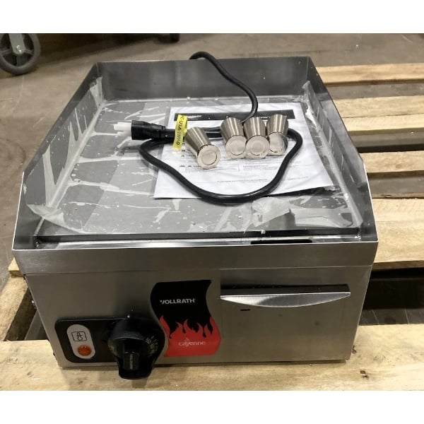 Scratch and Dent Vollrath 40715 Cayenne 14" Electric Countertop Grill - 120V