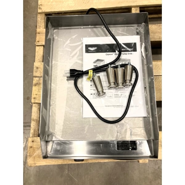 Scratch and Dent Vollrath 40715 Cayenne 14" Electric Countertop Grill - 120V