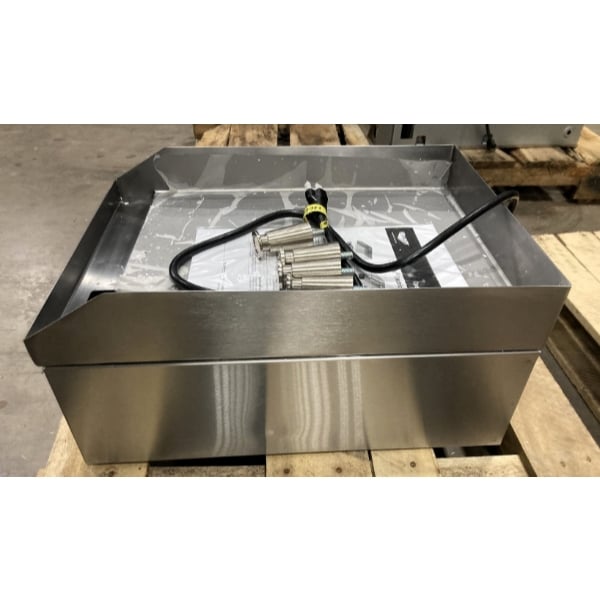 Scratch and Dent Vollrath 40715 Cayenne 14" Electric Countertop Grill - 120V