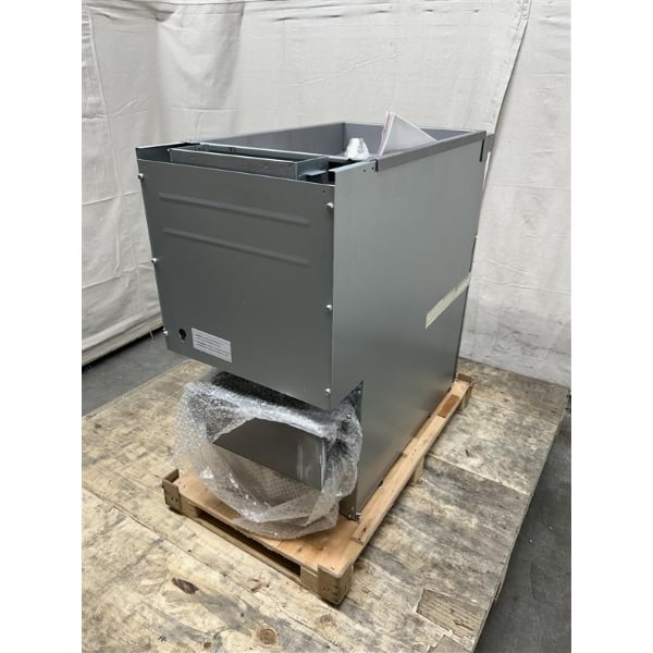 Scratch and Dent MainStreet Equipment Natural Gas 40 lb. Stainless Steel Floor Fryer - 90,000 BTU