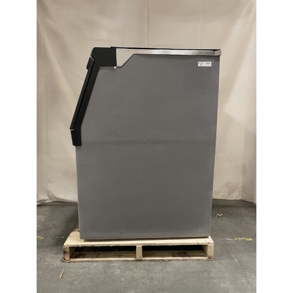 Scratch and Dent Avantco Ice BIN54030 30" Ice Storage Bin with Plastic Exterior - 536 lb.