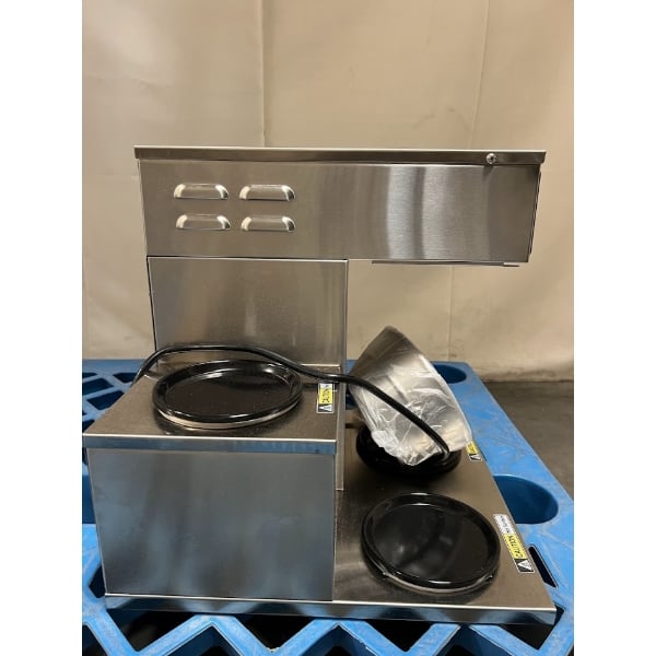Scratch and Dent Curtis ALP3GTL63A000 12 Cup Coffee Brewer with 3 Lower Warmers on Left - 120/220V