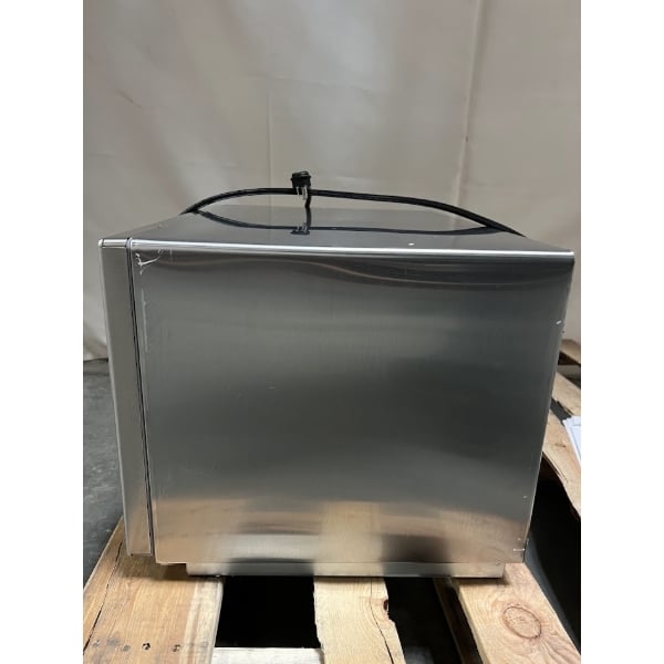Scratch and Dent Amana RCS10TS Stackable Commercial Microwave with Push Button Controls - 120V, 1000W