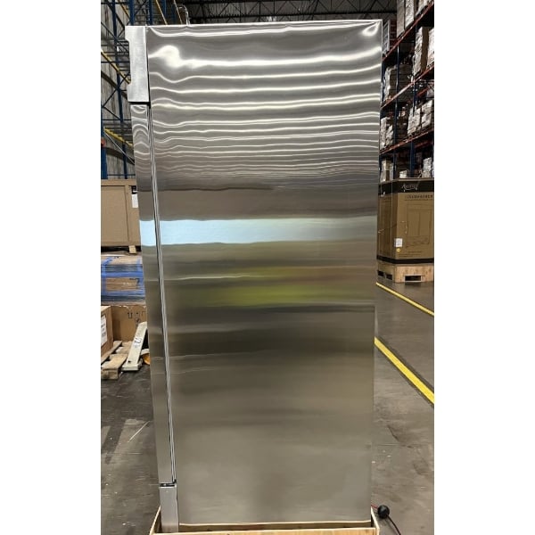 Scratch and Dent Avantco SS-3R-HC 81 5/16" Stainless Steel Solid Door Reach-In Refrigerator