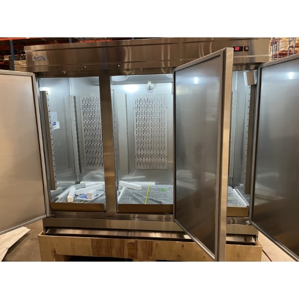 Scratch and Dent Avantco SS-3R-HC 81 5/16" Stainless Steel Solid Door Reach-In Refrigerator