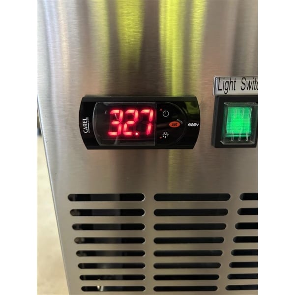 Scratch and Dent Avantco UDD-36-HC-S 36" Stainless Steel Four Tap Kegerator Beer Dispenser - (1) 1/2 Keg Capacity
