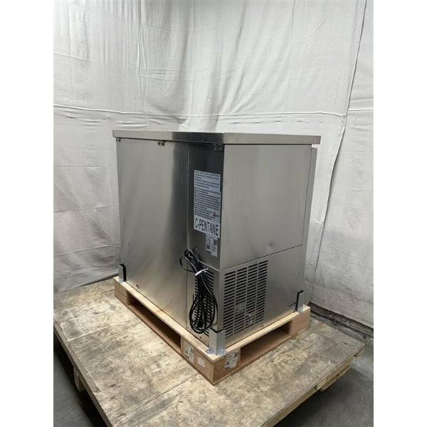 Scratch and Dent Avantco UDD-36-HC-S 36" Stainless Steel Four Tap Kegerator Beer Dispenser - (1) 1/2 Keg Capacity