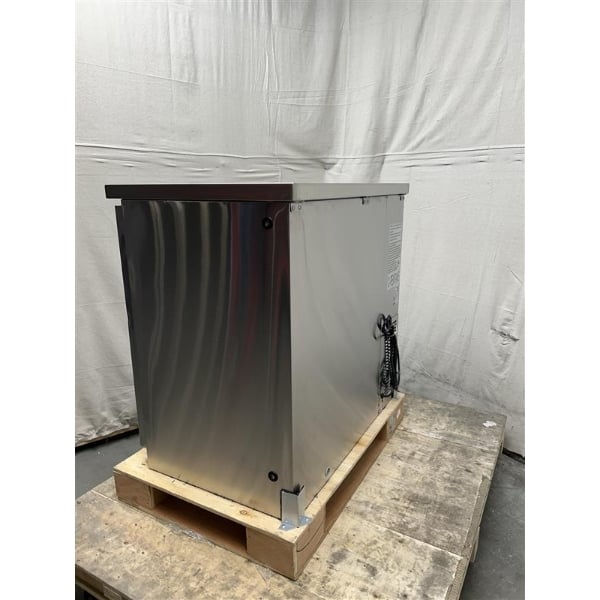 Scratch and Dent Avantco UDD-36-HC-S 36" Stainless Steel Four Tap Kegerator Beer Dispenser - (1) 1/2 Keg Capacity