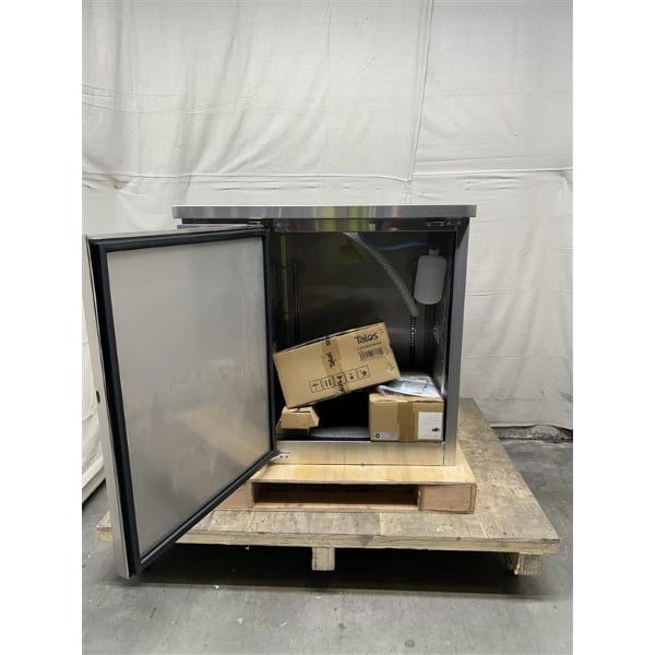 Scratch and Dent Avantco UDD-36-HC-S 36" Stainless Steel Four Tap Kegerator Beer Dispenser - (1) 1/2 Keg Capacity