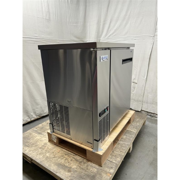 Scratch and Dent Avantco UDD-36-HC-S 36" Stainless Steel Four Tap Kegerator Beer Dispenser - (1) 1/2 Keg Capacity