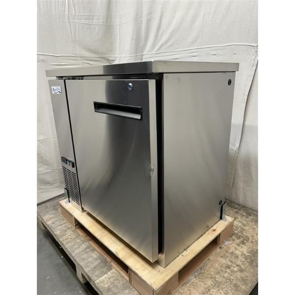 Scratch and Dent Avantco UDD-36-HC-S 36" Stainless Steel Four Tap Kegerator Beer Dispenser - (1) 1/2 Keg Capacity