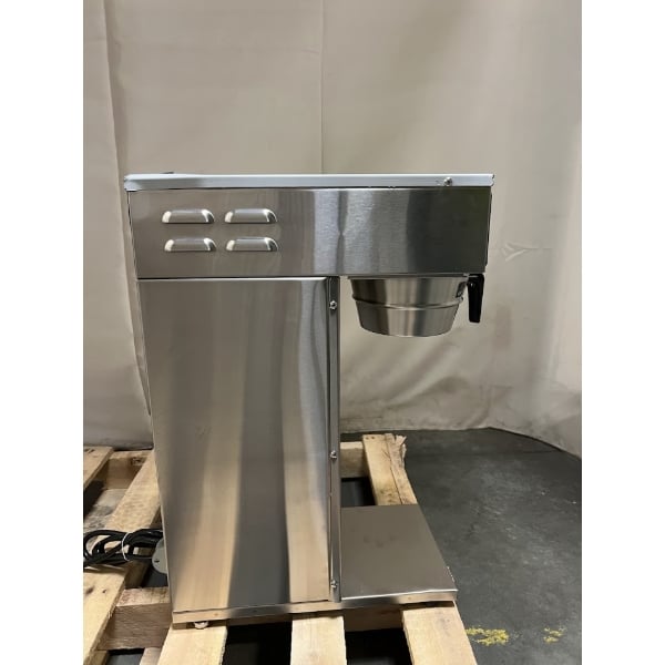 Scratch and Dent Curtis D500GT12A000 Automatic Airpot Coffee Brewer with Digital Controls - 120V, 1,675W