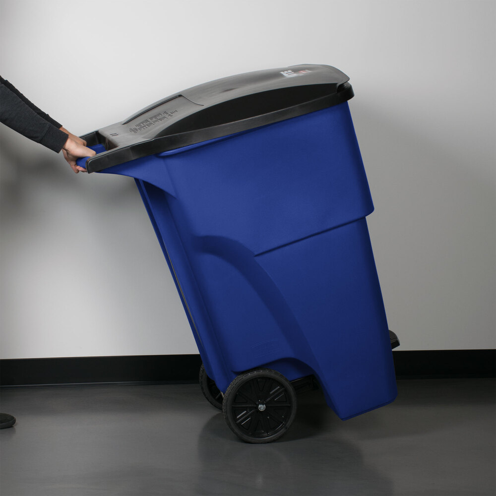 Rubbermaid 1971993 Brute 380 Qt. / 95 Gallon Blue StepOn Wheeled