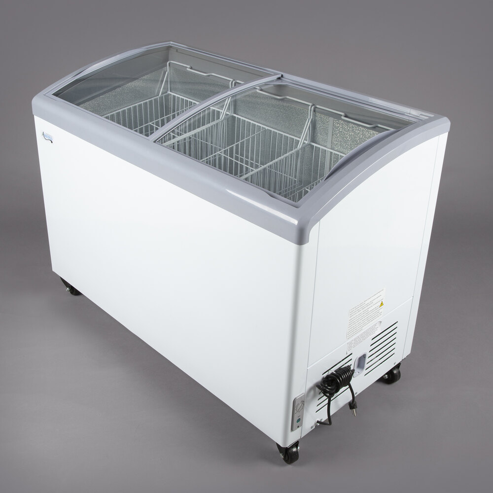 Avantco ICFC12HC Curved Top Display Freezer