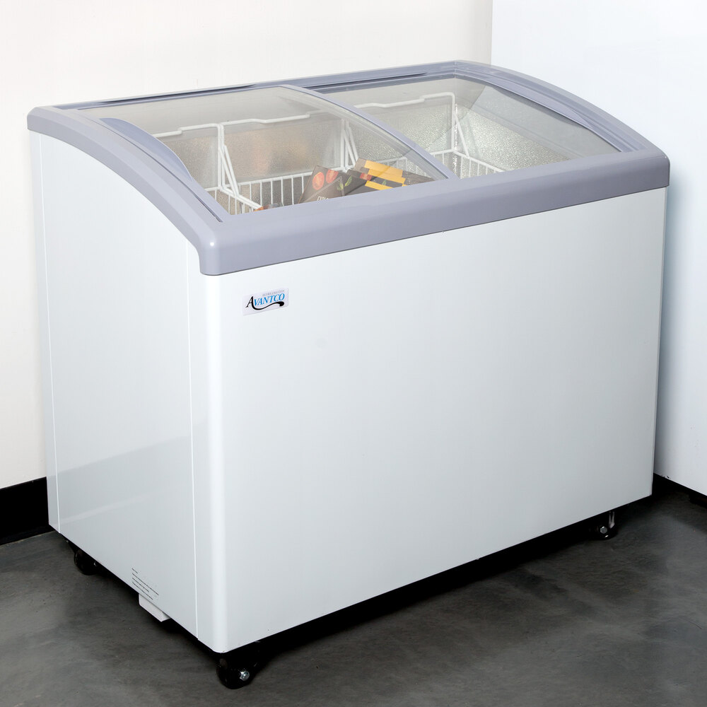 Avantco ICFC9HC Curved Top Display Freezer