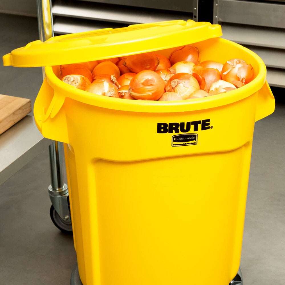 Rubbermaid BRUTE 20 Gallon Yellow Round Trash Can and Lid