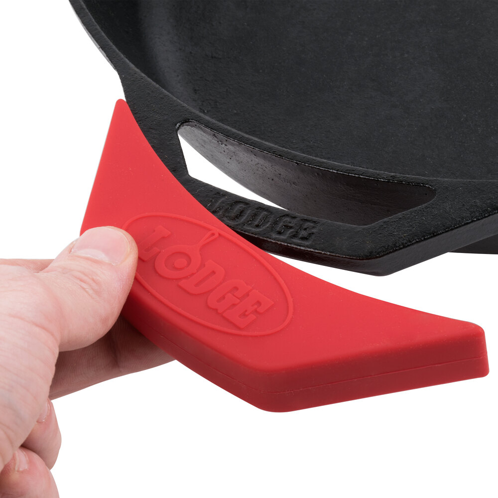 Lodge ASAHH41 Red Silicone Assist Handle Holder