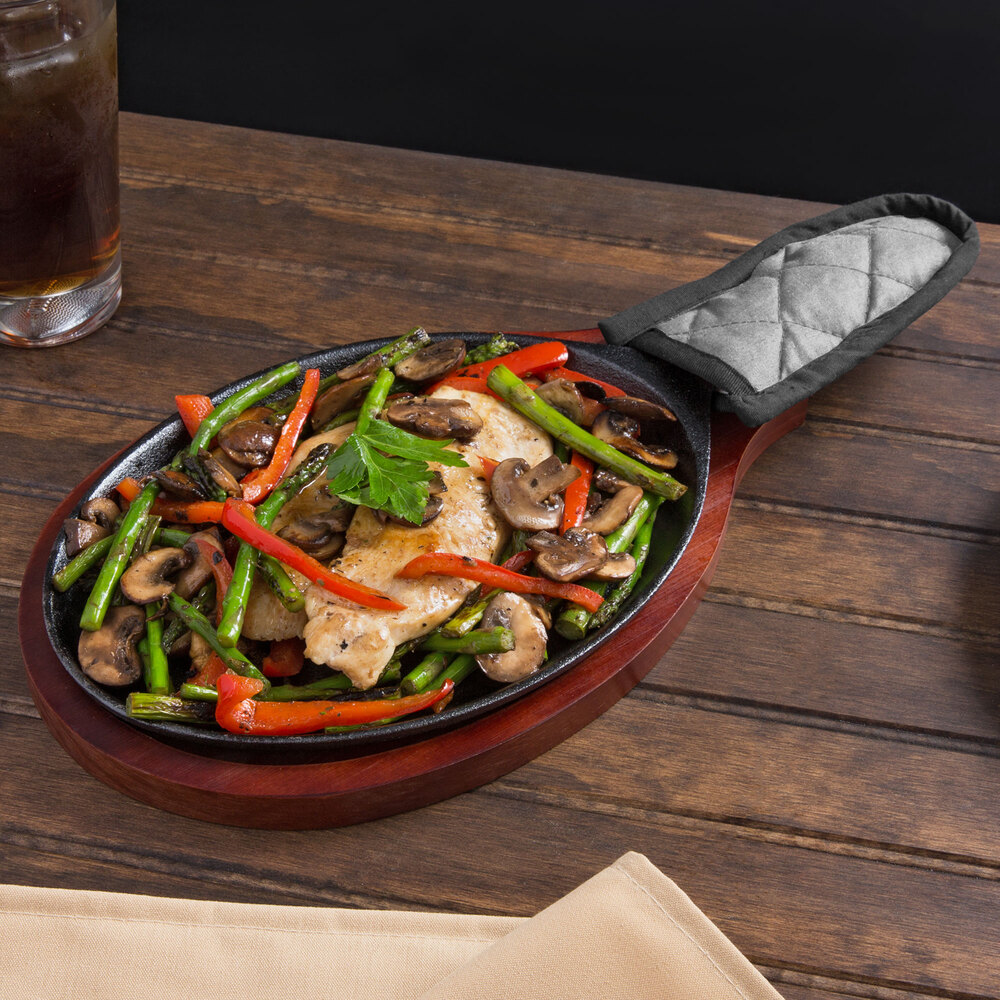Valor 9 1/4" x 7" Oval PreSeasoned Cast Iron Fajita Skillet with