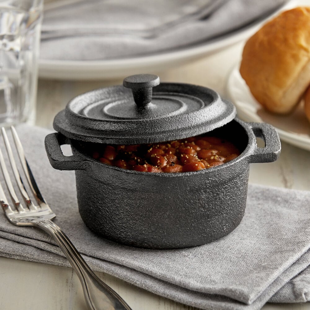 Vollrath 59740 8 9 Oz Pre Seasoned Mini Cast Iron Pot With Cover   1906129 