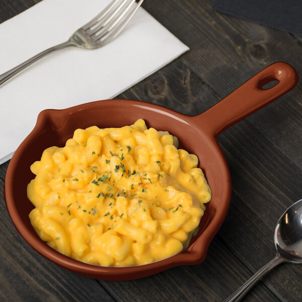 A Tablecraft copper fry pan with macaroni and cheese on a table.