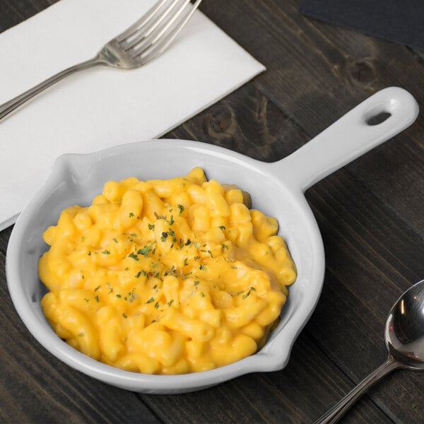 A Tablecraft natural cast aluminum fry pan filled with macaroni and cheese on a table.