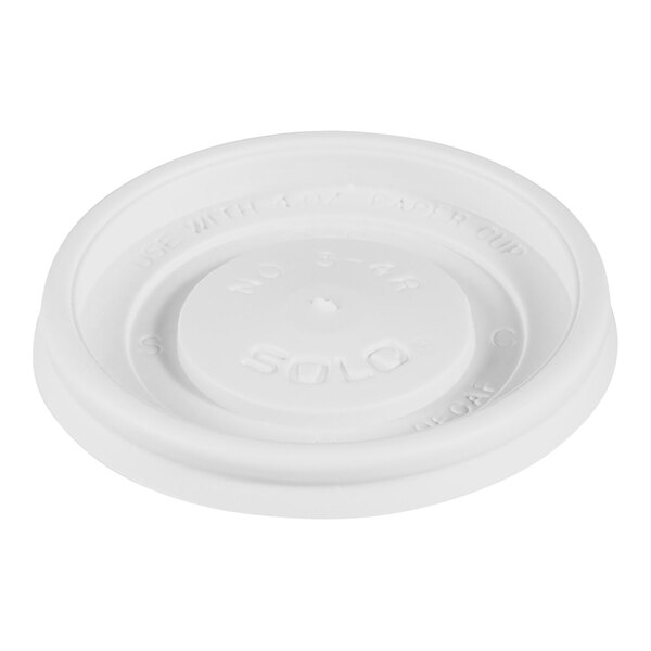 A Solo white plastic travel lid with text on it.