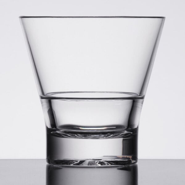 A clear Thunder Group Plastic Starburst Rocks Glass with a clear liquid inside.