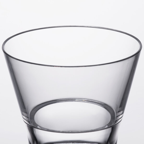 A clear plastic Thunder Group Starburst rocks glass with a small rim.