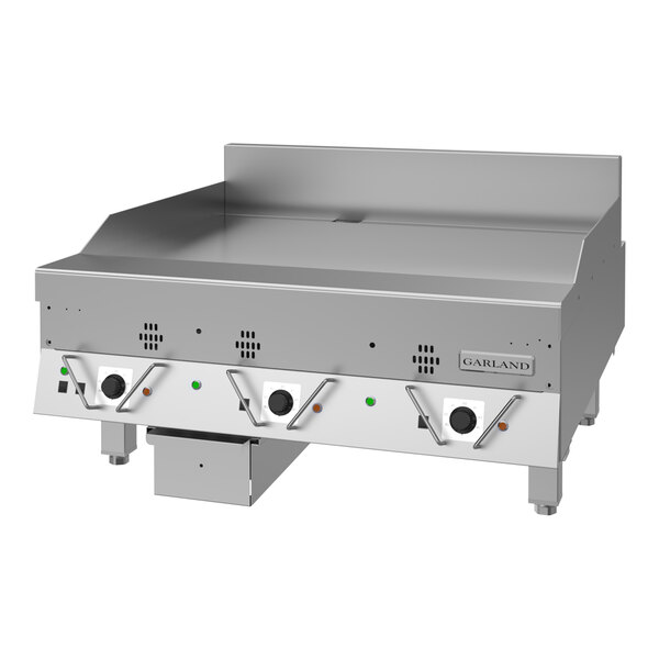 A commercial 36-inch stainless steel natural gas griddle with thermostatic controls and three burners.