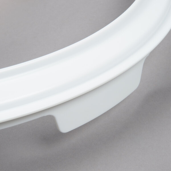 A white Rubbermaid lid with a white circle on top.