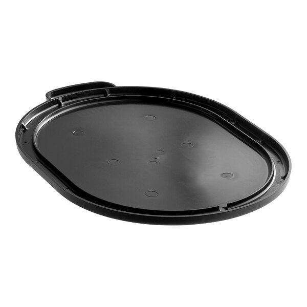 A black plastic lid for a round iced tea container with a handle.