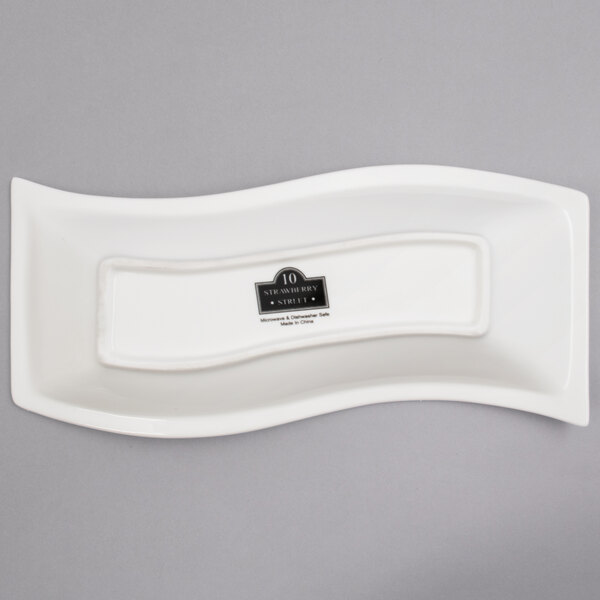 A white rectangular plate with a logo on it.