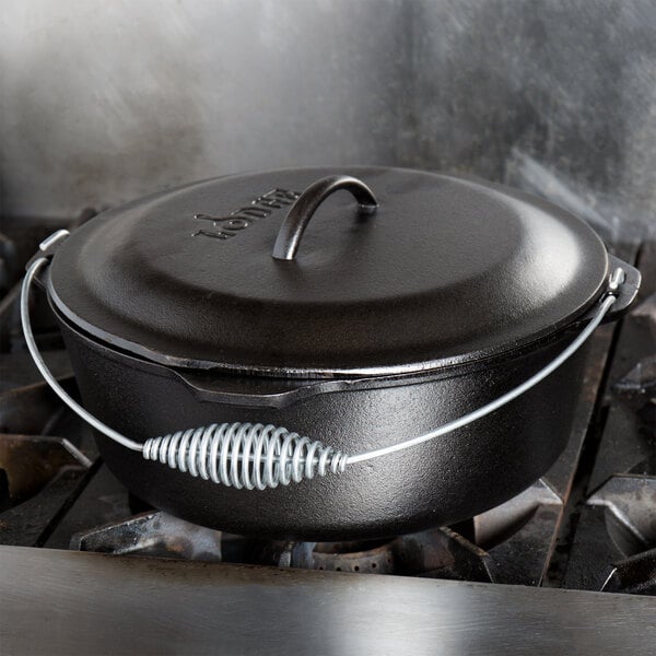 Lodge L12DO3 Qt. Pre-Seasoned Cast Iron Dutch Oven with Spiral Bail Handle